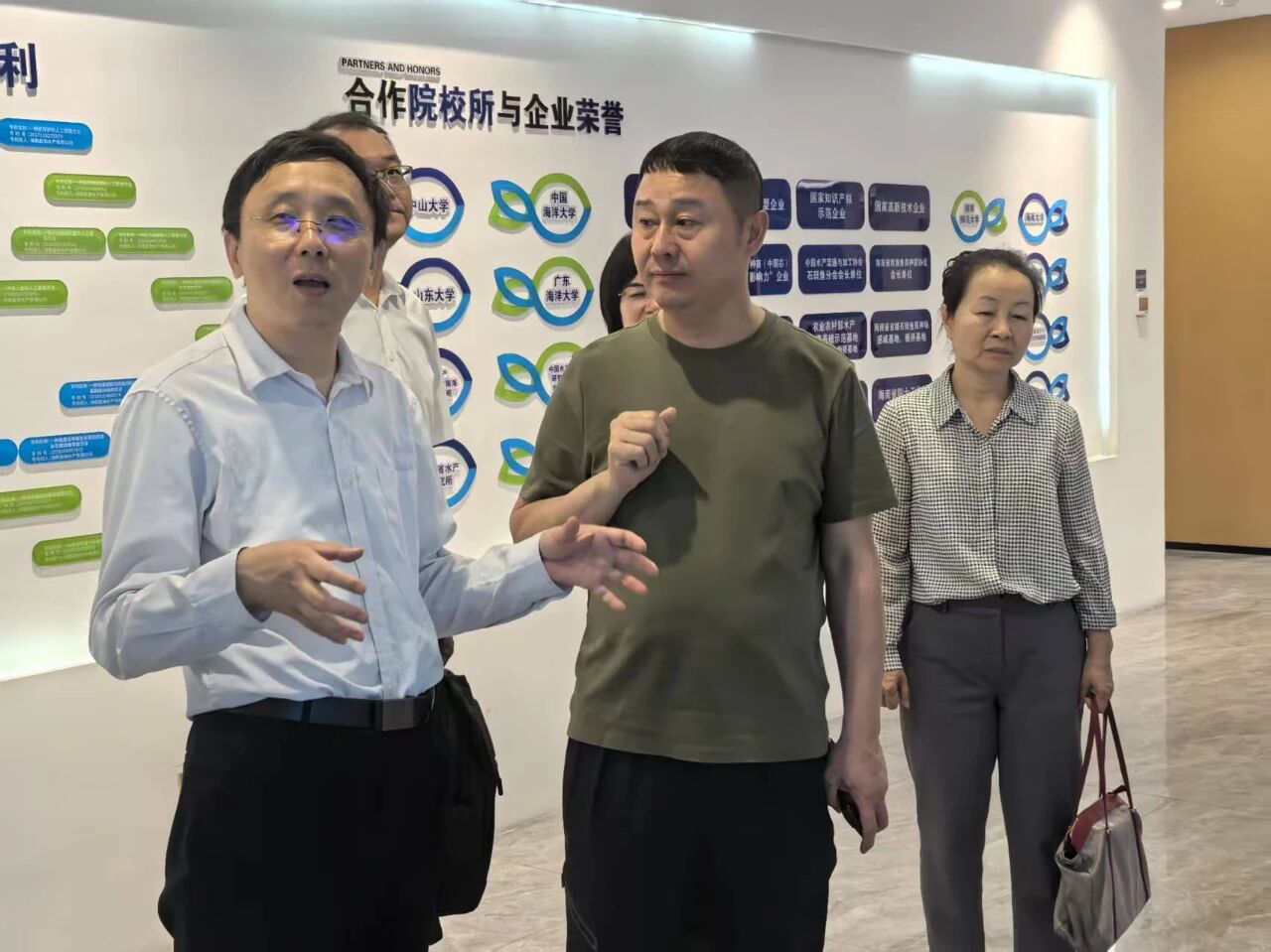 海南省統(tǒng)計(jì)局黨組書(shū)記、局長(zhǎng)楊雷到晨海水產(chǎn)調(diào)研——共探漁業(yè)發(fā)